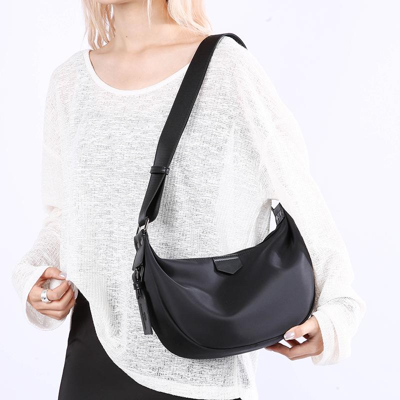 2025 Minimalist Retro Dumpling Large-Capacity Nylon Crossbody Shoulder Bag for Women