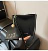 New large-capacity sense retro versatile bucket bag women's fashion shoulder work commuter messenger bag bag