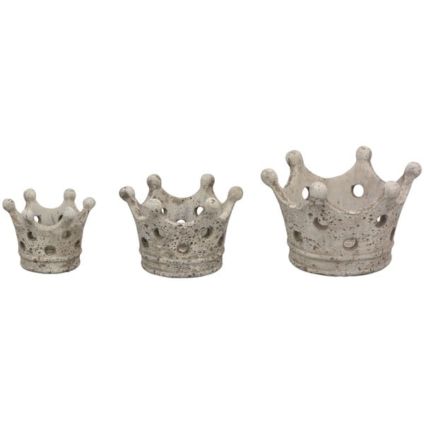 Intentionally aged decorative cement crown