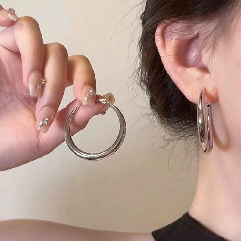 Silver Needle Diamond-set Geometric Circle Earrings Temperament Light Luxury High-end Earrings Personalized Design Cold Wind Earrings Wholesale