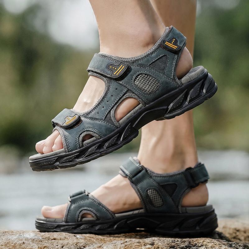 Classics Style Men Sandals Outdoor Walking Summer Shoes Anti-Slippery Beach Shoes Men Comfortable Soft Leather Sandals