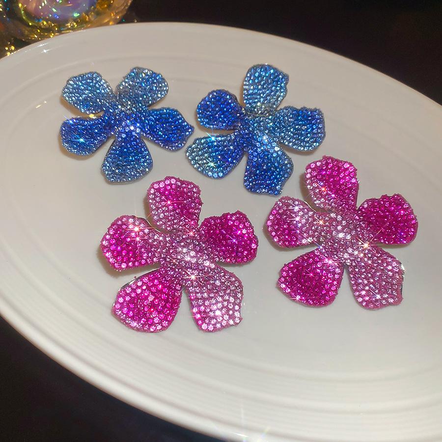 Diamond studded Flower Earrings New Fashionable Elegant Noble Temperament Earrings Luxurious and High-end Earrings