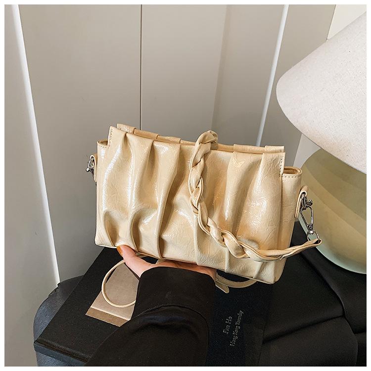 Niche bag women's 2025 new summer messenger bag single shoulder underarm pleated cloud bag