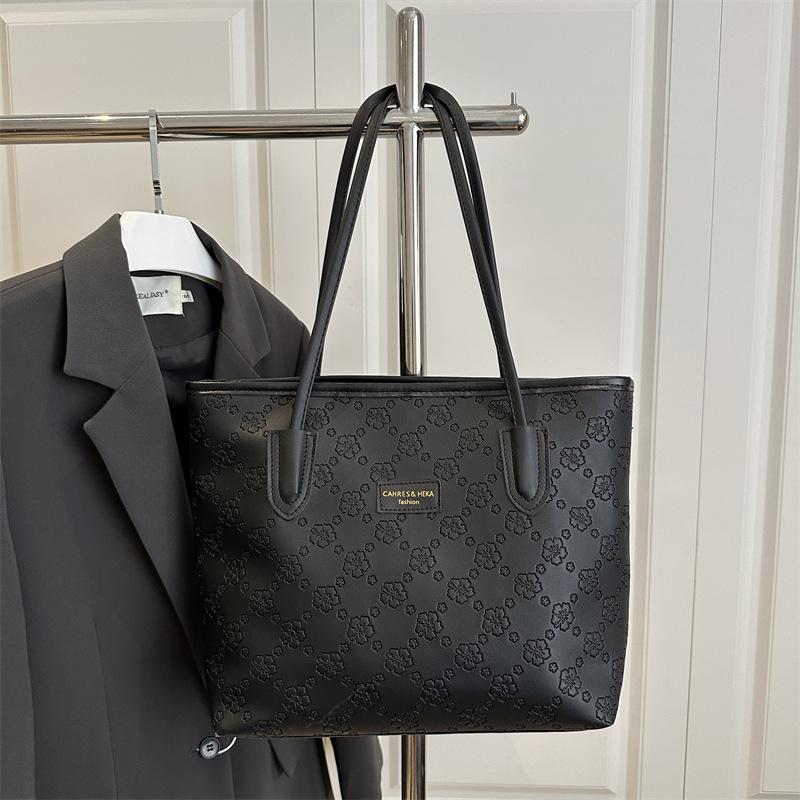 Fashion and popular spring women's 2025 new large-capacity tote bag fashionable shoulder underarm bag simple and versatile portable