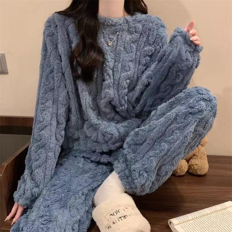 Winter Velvet Pajama Set, Suitable for Women - Long Sleeved Top and Matching Pants, Warm and Comfortable Sleeping Outfit, Cute Pajama Set