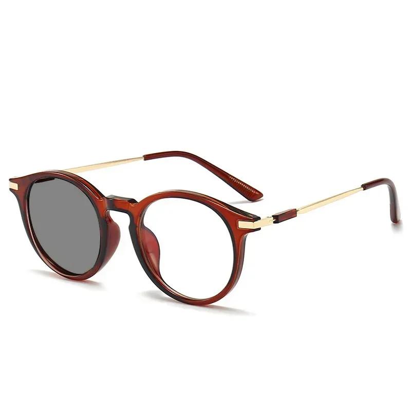 Men's Fashion Pochromic Reading Glasses Retro Anti-blue Far-sighted Eyewear Women Round Color Changing Presbyopia Glasses