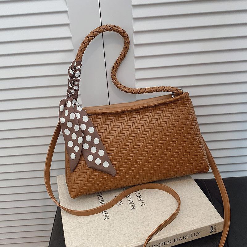 Premium Texture Light Luxury Woven Pattern Underarm Bag Women's New Portable Shoulder Bag Commuter Bucket Bag