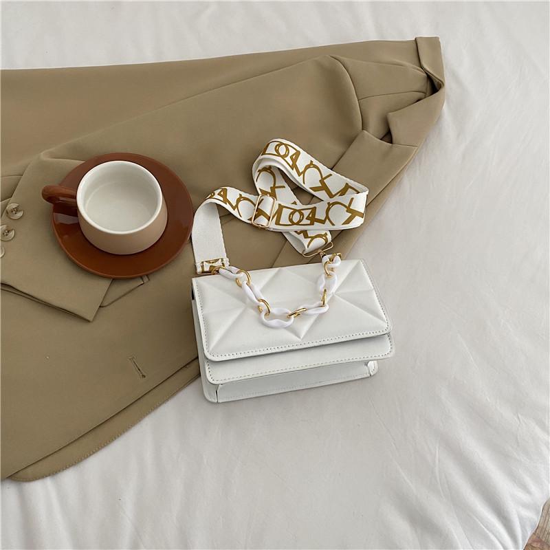 Fashionable Vintage Style Pu Shoulder Bag With Wide Strap And Chic Chain Detail