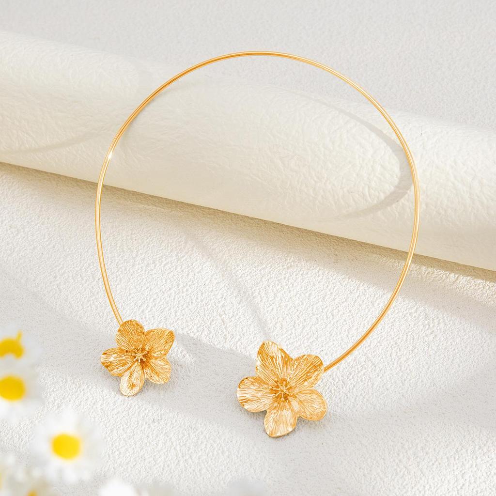 Bohemian Holiday Seestern-Legierungshalsband, kreative personalisierte stereoskopische Blumenhalskette, Nischendesign, Meeresreise mit Damenschmuck