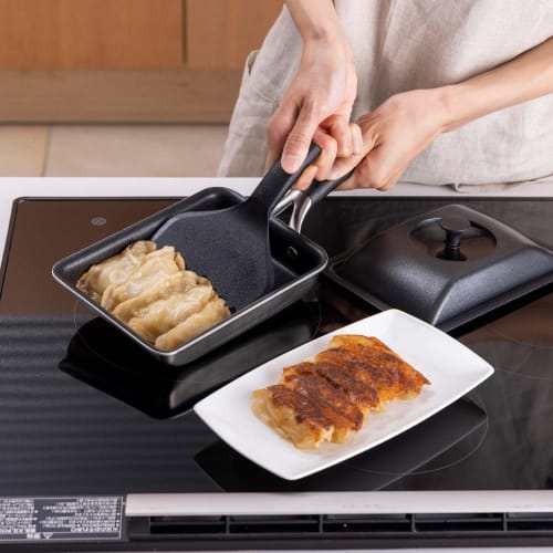 Kai Corporation Easily Turns Eggs with this Spatula Scraper for Omelet Pans, Dishwasher Safe, Designed by Masayo Waki, O.E.C. Black, DY5221
