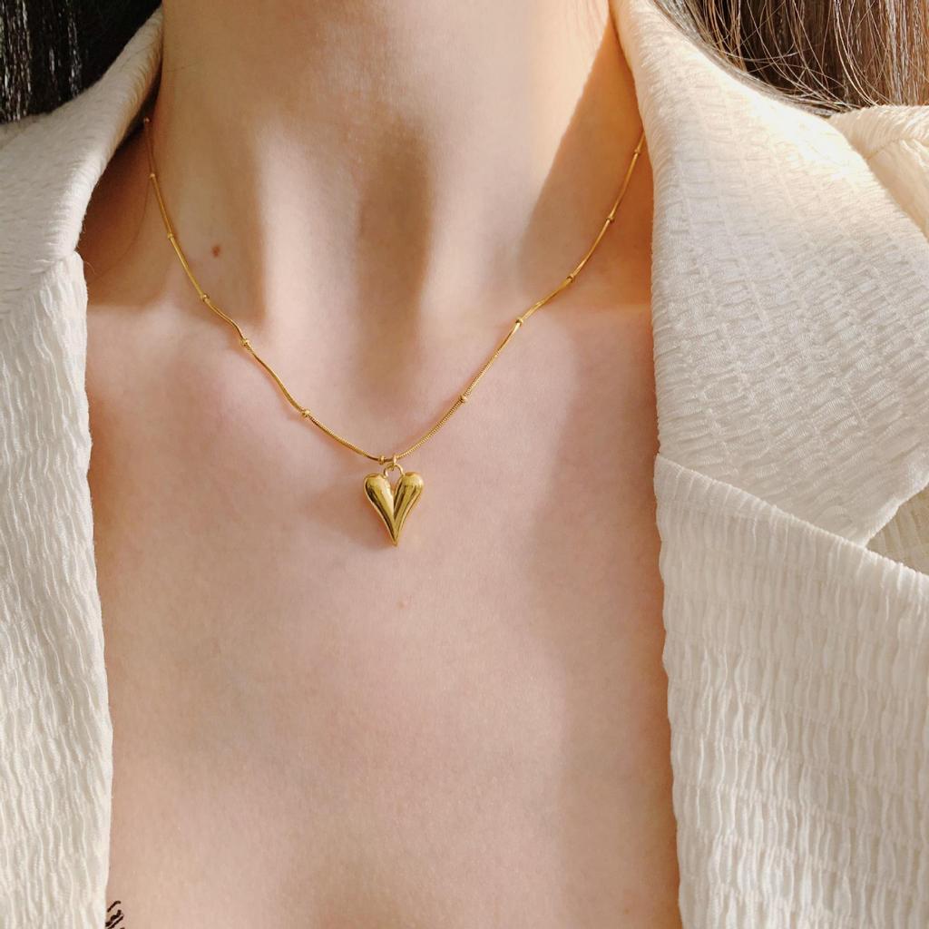 2026 Elegant Summer Clavicle Heart Necklace - Simple & Luxurious Peach Heart Titanium Steel Jewelry for Women