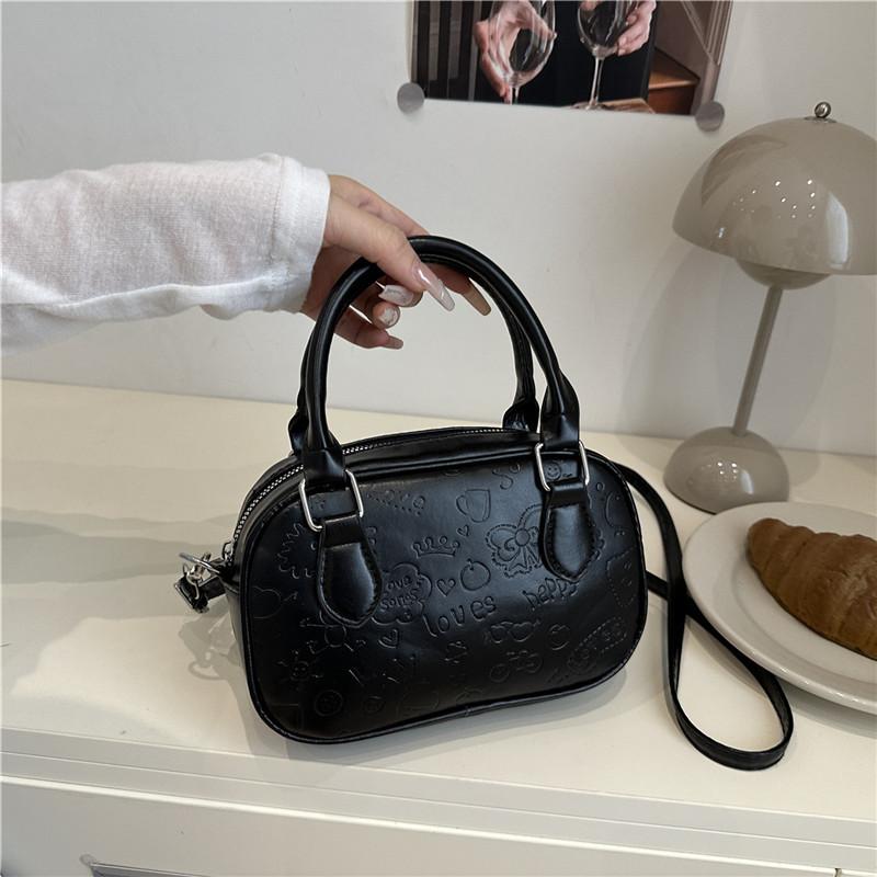 

Популярная универсальная текстура модная маленькая квадратная сумка женская личность новая однотонная жирная кожа супер популярная легкая сумка-мессенджер чёрный