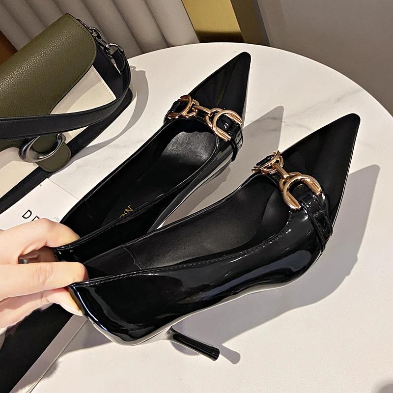 Fashion Women High Heels Wedding Nude Green Red Pumps Lady Luxury Designer Replica Metal Chain Stiletto Low Heels Fashion Shoes