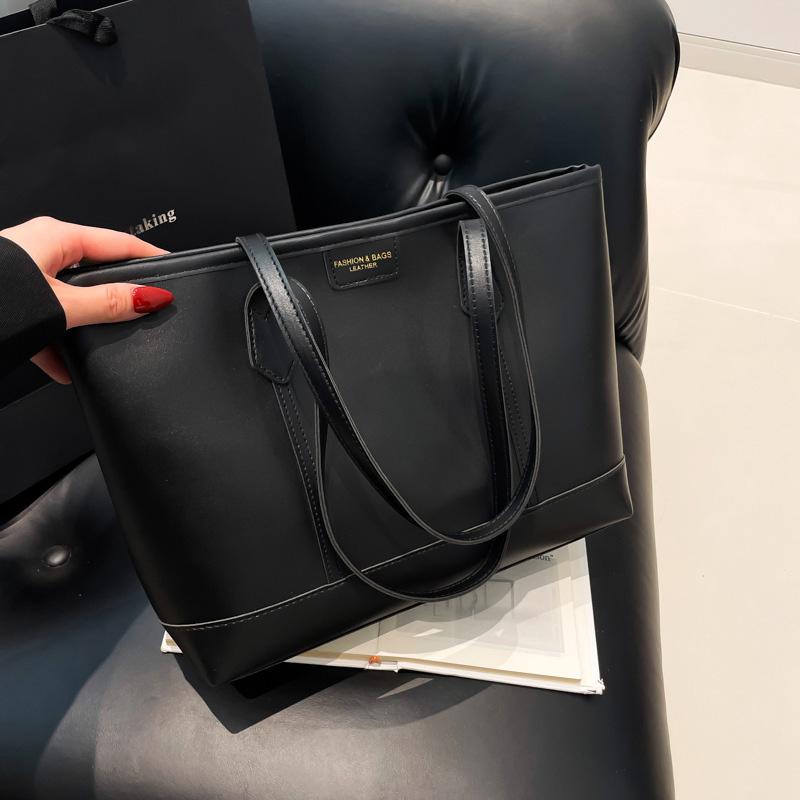 Large Capacity Casual Tote Bags For Women Designer Versatile Commuting Shoulder Bag For Daily Used