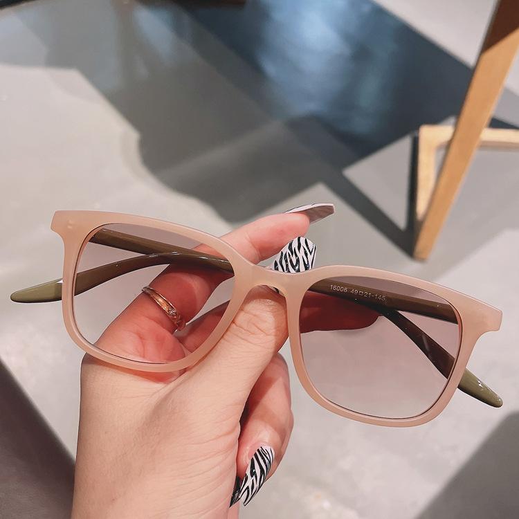 Новые модные солнцезащитные очки — фото 13