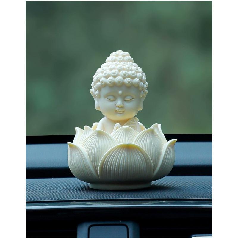 

Татхагата Будда Лотос Украшение для автомобиля: Элегантный декор центральной консоли для мирного и благоприятного интерьера.