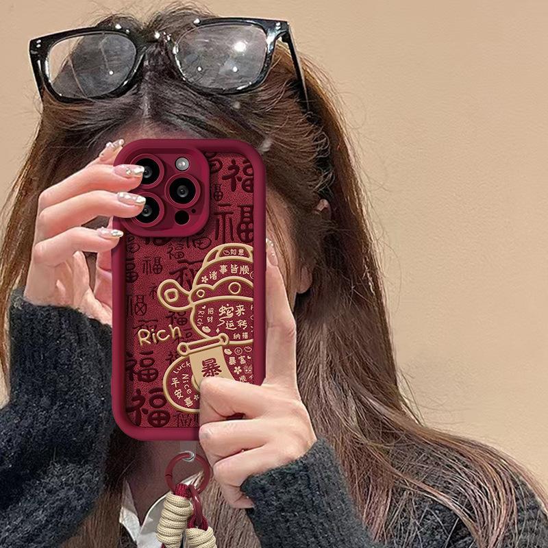 Das reiche Gott des Reichtums Lanyard ist geeignet für Apple 16pro Neujahr Handyhülle 15, mit feinen Löchern, sturzsicher 14, Wildleder 13 und Silikon 8