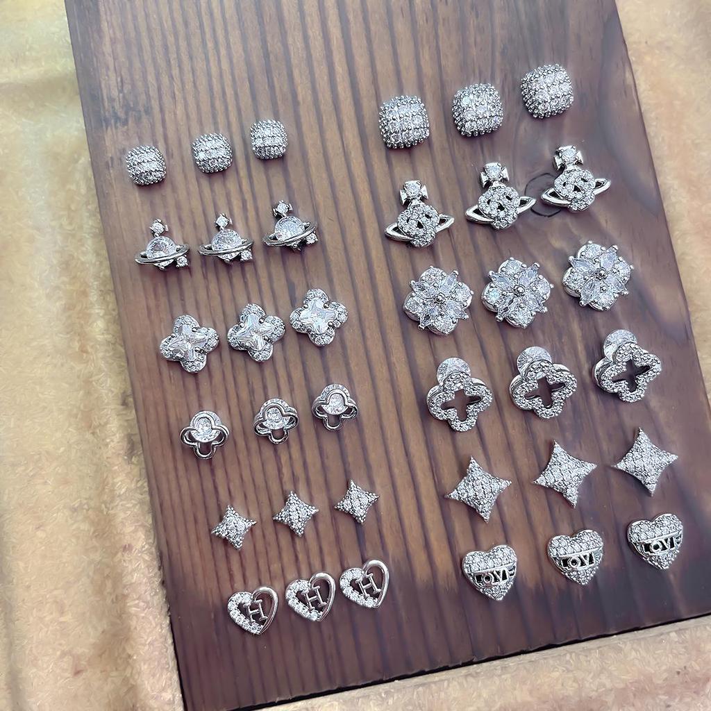 Luxurious Zircon Four-Leaf Clover Nail Art: White K Gold Heart Accessories