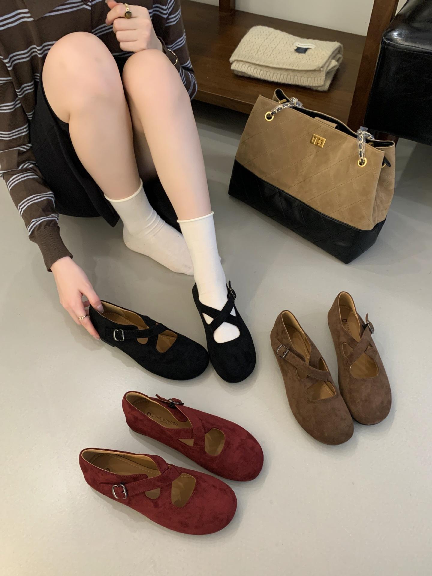 

THE DOUDOU French round head single shoes women s retro suede ballet fairy gentle flat Mary Jane shoes 39 красный