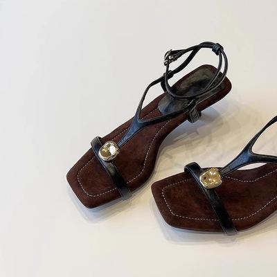 Version peau de mouton~ vêtements d'extérieur en cuir rétro été chaussures romaines fée vent fée mot en métal à bout carré sandales à talons hauts