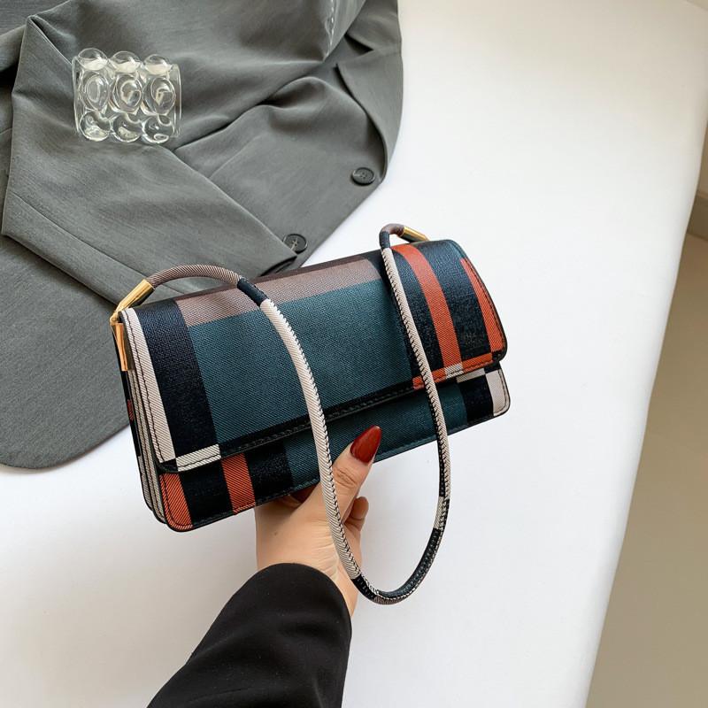 Chic Women's 2024 Summer Trendy Large Capacity Shoulder Bag With Unique Style