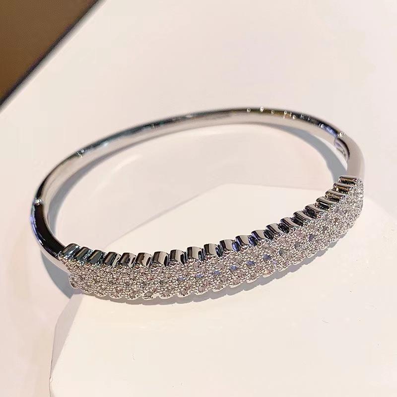 New High-end Design Versatile Butterfly Bracelet Fashionable and Exquisite Gift