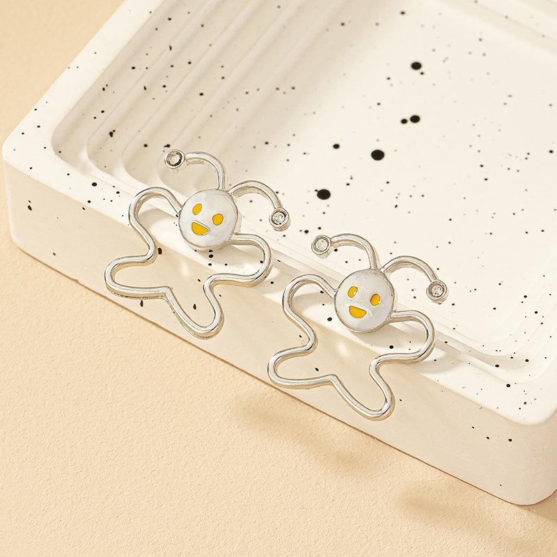 

Korean Style Retro Cute Bear Stud Earrings for Women