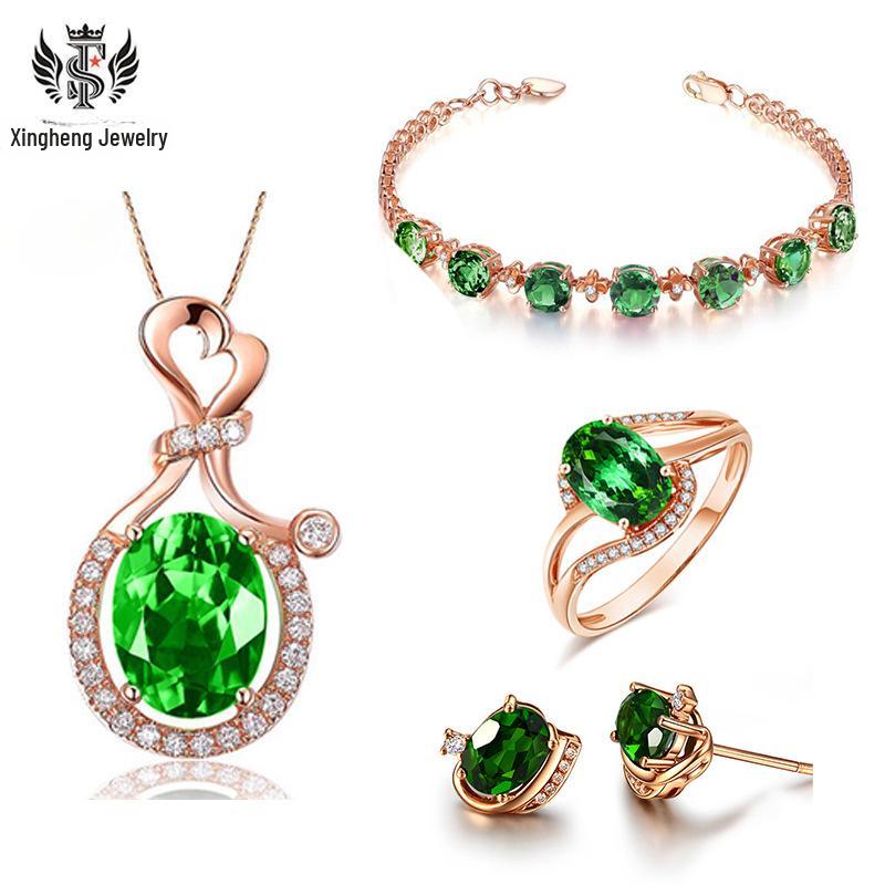 

Винтажный комплект ювелирных изделий: Браслет из розового золота, серьги с муассанитом, открытое кольцо с изумрудным халцедоном и подвеска с изумрудом