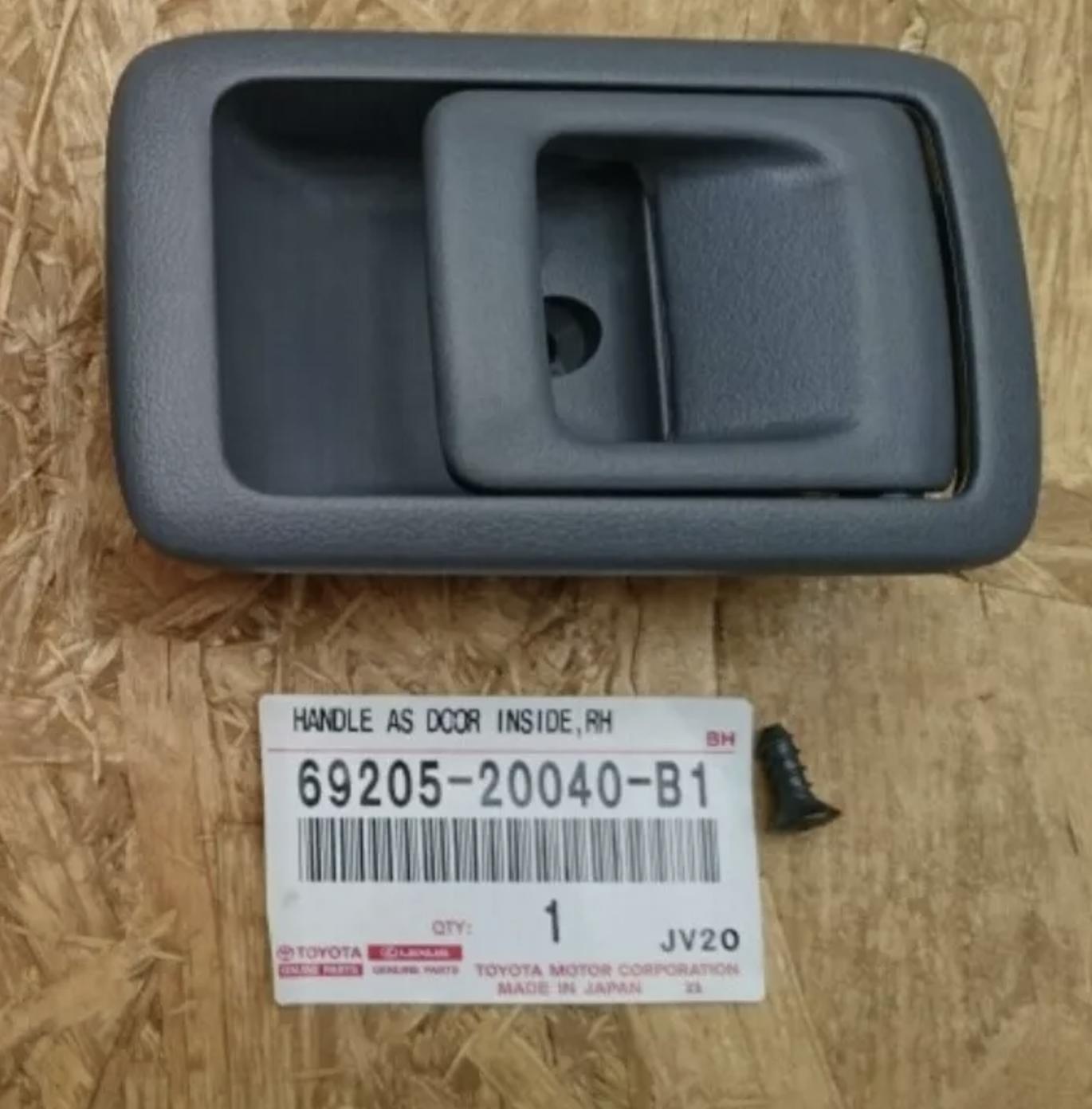 

TOYOTA OEM Genuine Handle Sub-Assy, Front Door Inside, RH 69205-20040-B1