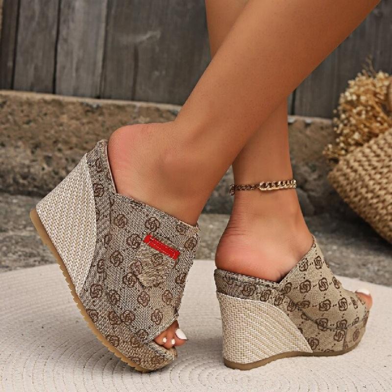 Fashion Summer 2025 new women's slope heel flip-flops with thick soles, simple and fashionable fish-mouth flip-flops for outerwear