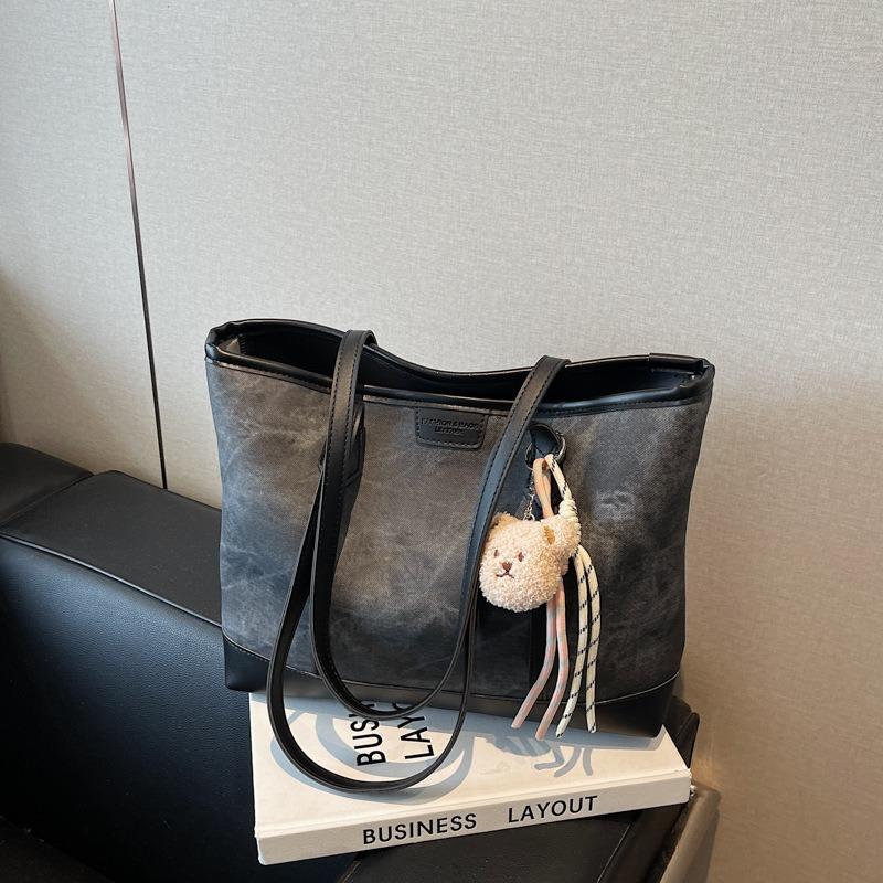 Casual commuter women's large-capacity bag spring and summer new fashion portable shoulder tote bag