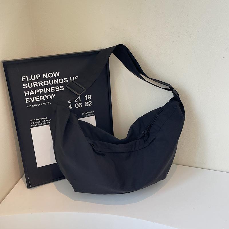 

2025 women s bag Korean version ins canvas dumpling bag fashion casual messenger bag simple breast bag trendy bag