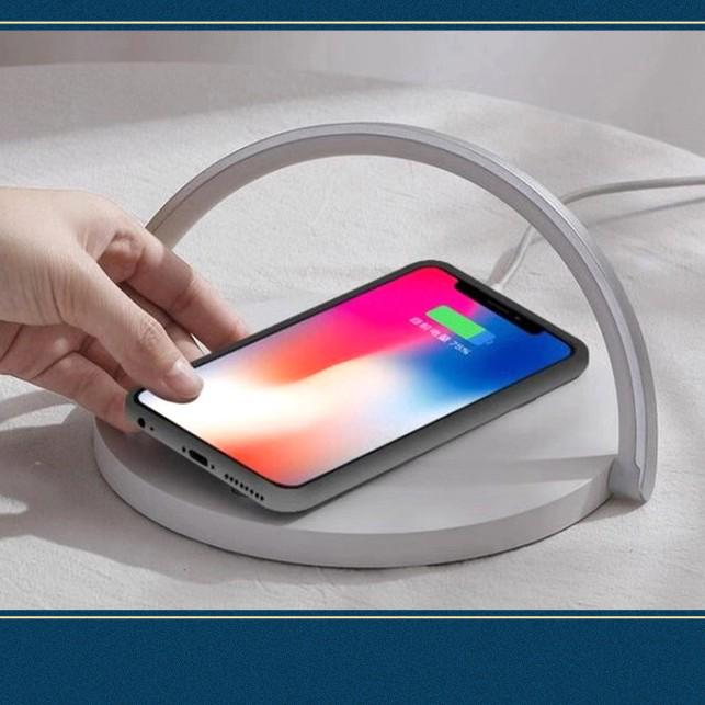 Alto-falante Bluetooth Multifuncional e Carregador Sem Fio com Despertador, Rádio e Lâmpada LED