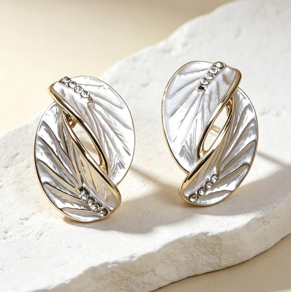 Leaf Fashion Personality Stud Earrings - Symmetrical Jewelry