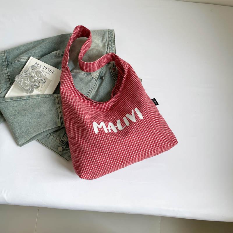 

A Large-capacity Single-shoulder, Letter-printed Hand-held Crossbody Bag for Trendy and Fashionable Women красный