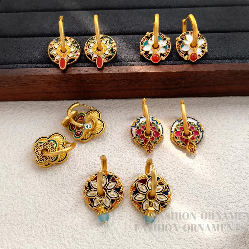 Malowane nauszne mankiety w stylu chińskim: Modne kolczyki color block z niszowym designem high-end