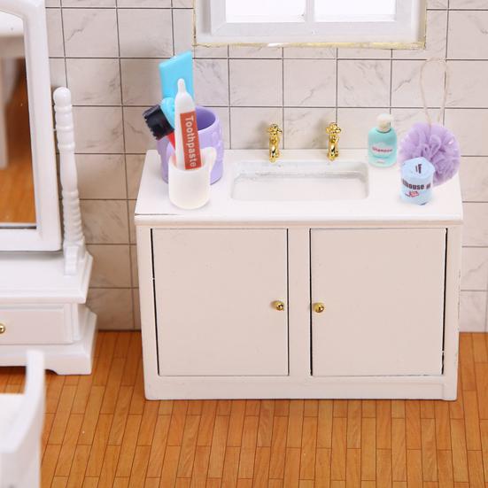 15-Piece Mini Bathroom Accessories Set Dollhouse Miniature Toiletries Simulated Mini Bathtub Washbasin Ornament for Doll House Bathroom
