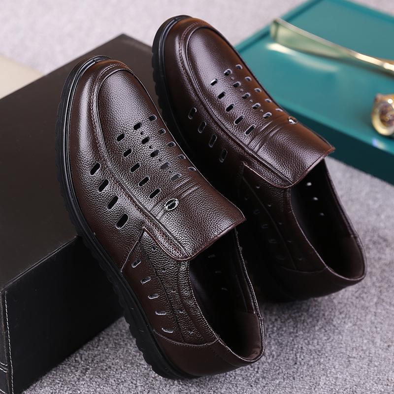 Sandals Men'S Leather Breathable Father Shoes Soft Sole Non-Slip Hollow Hole Shoes Thick Sole Wear-Resistant Cool Leather Shoes