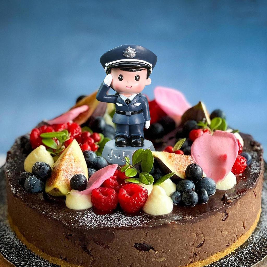 Police -class Statue Cake Topper Sweet Collection Resin Figure Tiny People Model for Sidewalk in The