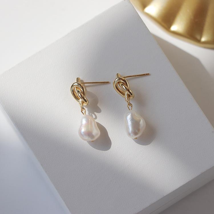 French Elegant Pearl Geometric Earrings Fashion Personality Design Sense Earrings Niche Light Luxury Temperament Earrings Women
