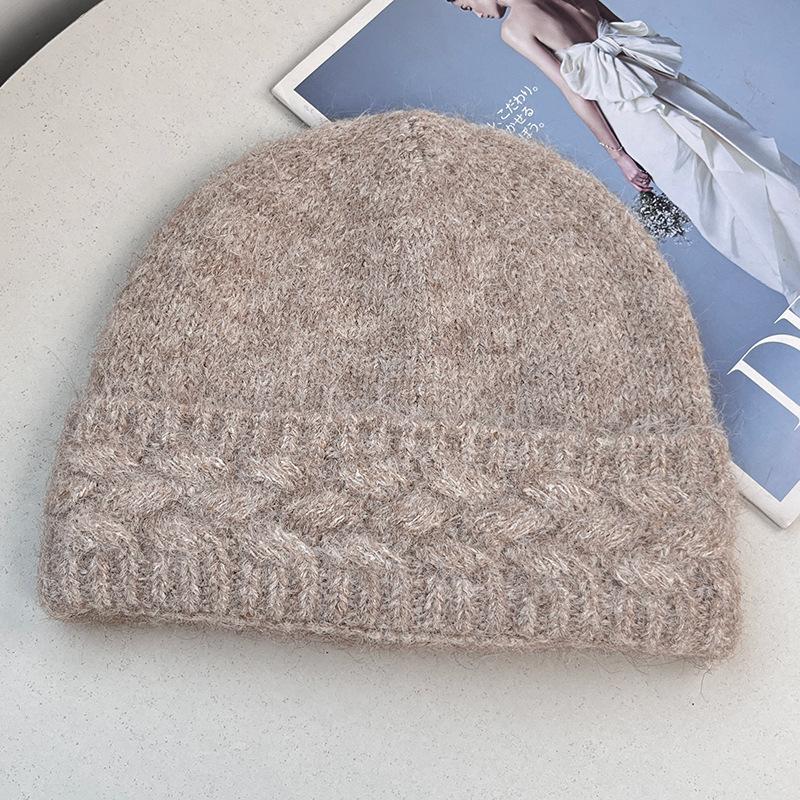 Autumn and winter new acrylic fiber knitted warm and comfortable wool hat women's daily commuting versatile face small temperament stacking hat