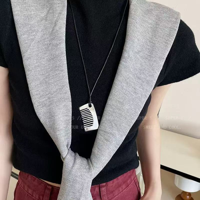 Japanese matte premium leaf pendant necklace women's premium long versatile accessories old retro sweater chain