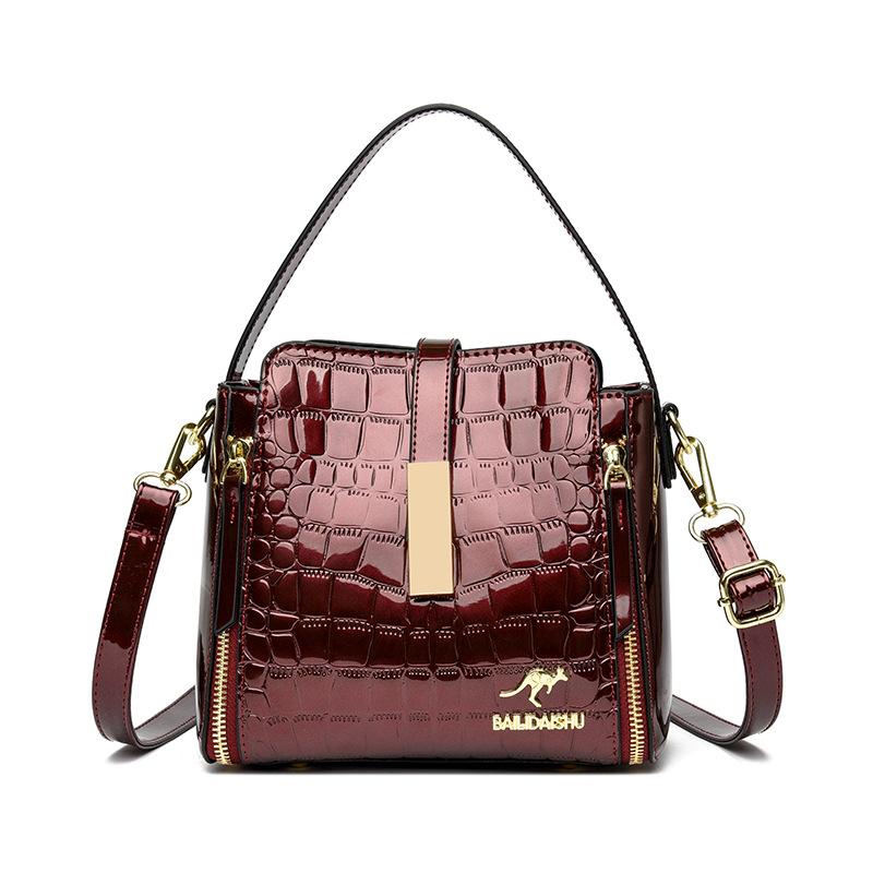 Eine trendige und stilvolle Umhängetasche und eine tragbare Mama-Tasche