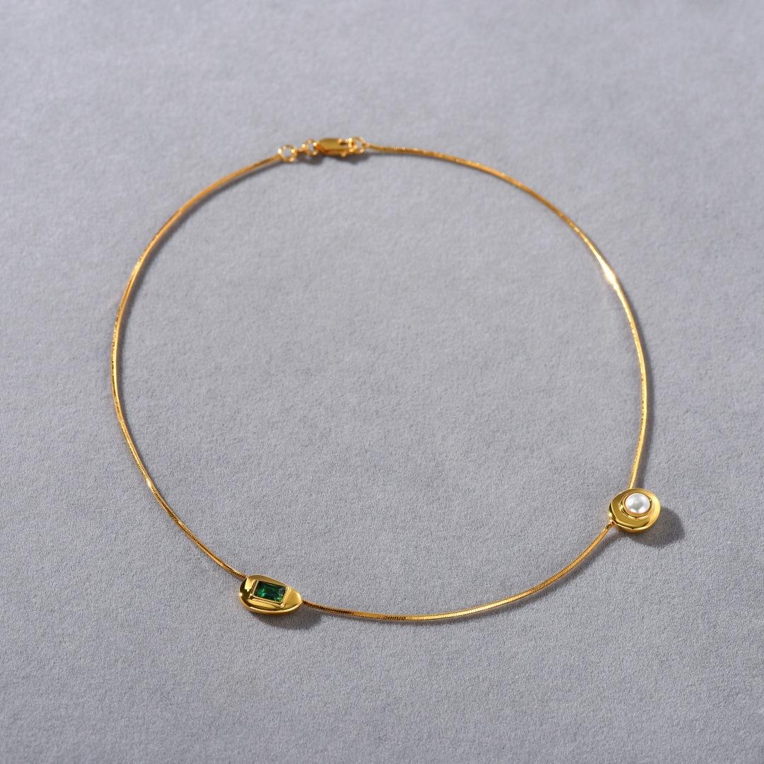 Retro Three Gemstones, Pendant, Collarbone Chain, French High-End Sense Of Personality, Simple And Exquisite Light Luxury Necklace.