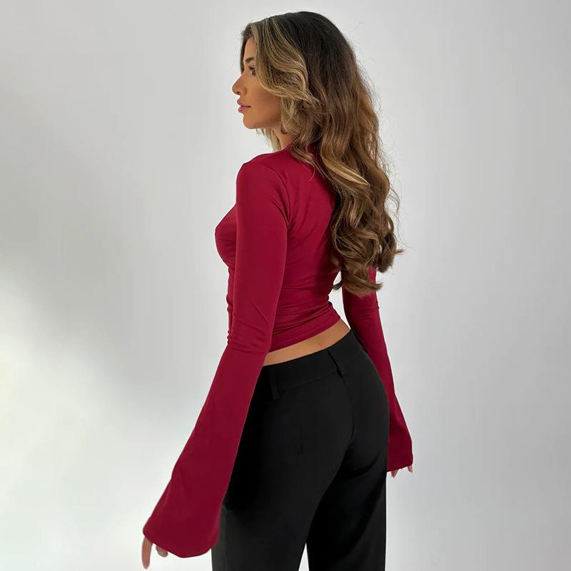 Sexy top s dlouhým rukávem, slim střihem, véčkovým výstřihem a krajkovým prošíváním