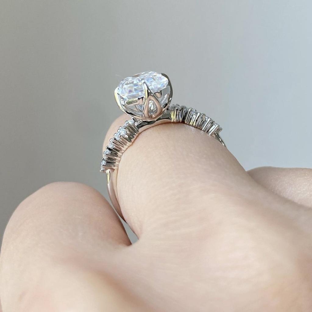 Anello da Donna Generoso con Diamanti, Anello con Zirconi Accessori Versatili