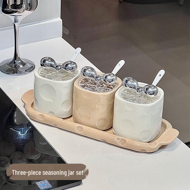 

Ru Han Cream Style Ceramic Cheese Seasoning Jar Set