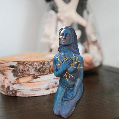 Statuette Dea dello Spirito Modellante Amore per Sé Scultura in Resina Dea Guaritrice Ritratto Artigianato per Decorazione Casa Ufficio Regalo Amici