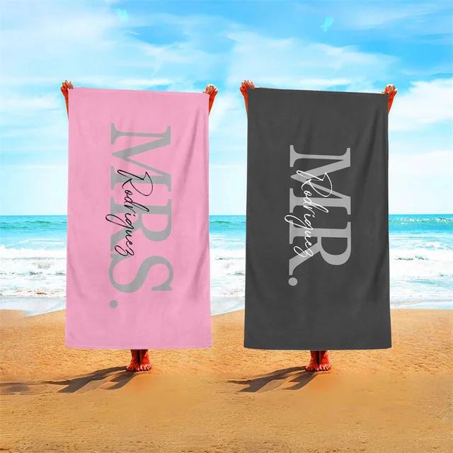 Asciugamano da Spiaggia Personalizzato con Nome Asciugamano da Spiaggia Mr & Mrs Regalo per Luna di Miele 2 Pezzi per Amanti Vibrazioni Estive Regalo di Matrimonio Asciugamano da Spiaggia Personalizzato