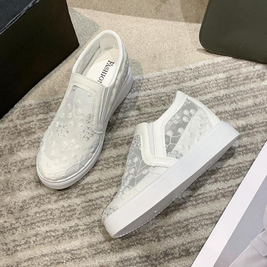 Jaro a léto Nové vnitřní Vyvýšené Malé Bílé Boty Duté Vyšívané Prodyšné Dámské Boty Síťované Boty Běžné Single Boty